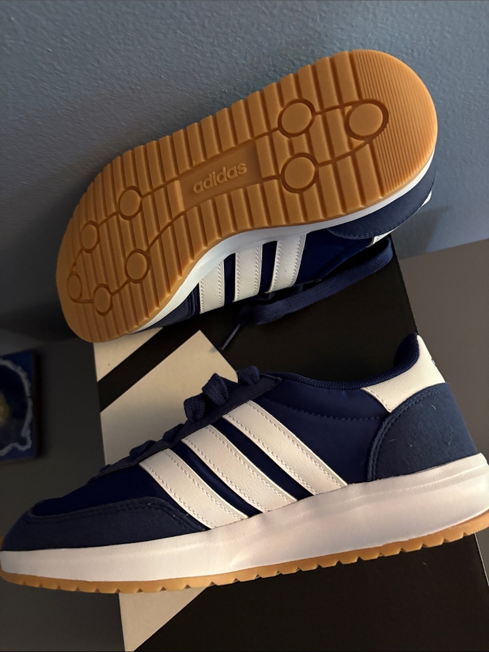Boys Size 4 “GO Run” Adidas Navy Blue -Lace New just tried on - Picture 4 of 9